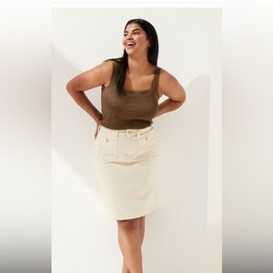 Banana Republic Stretch Denim Knee Length Skirt, Ecru. Size 8